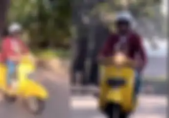 Gubernur Jawa Barat Ridwan Kamil Posting Naik Motor Vespa, Netizen Sebut Warnanya Adalah Kode