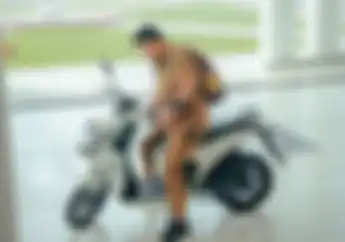 Bobby Nasution Naik Motor Listrik ke Kantor, Ini Fitur Canggihnya