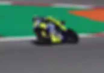 Valentino Rossi Kembali Tunggangi Yamaha R1, Warganet Minta Balik ke MotoGP