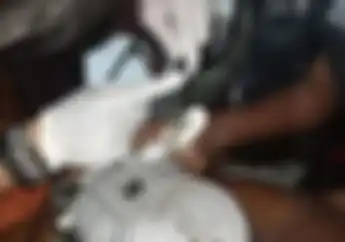 Jari ABG 14 Tahun di Surabaya Terjepit di Bak Kopling Motor, Damkar Turun Tangan