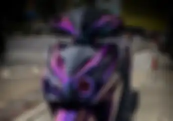Muka Burung Hantu, Modifikasi Motor Honda Vario 125 Juga Berbodi Cat Bunglon