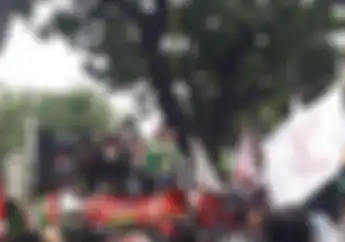 Memanas, Demo Ojol Tuntut Pencopotan Kadishub DKI Jakarta Terkait ERP, Pagar Balai Kota Sampai Roboh