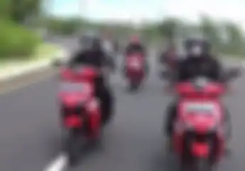 Gesits Beri Test Ride dan Edukasi Motor Listrik ke Pegawai Telkom Akses Bali
