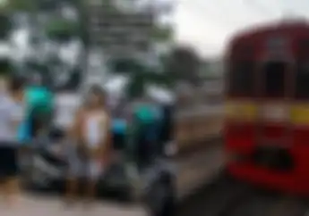 Detik-Detik Pemotor Tertabrak KRL Di Tangerang, Auto Tewas Di Tempat