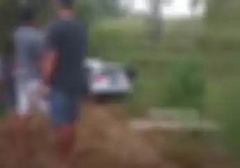 Warga Heboh, Honda HR-V Tersesat di Hutan Tambakromo Pati Yang Tak Bisa Dilewati Motor