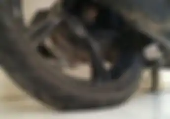 Kenapa Ban Motor Gampang Kempis Jika Parkir Lama? Ini Penjelasannya