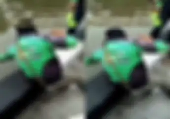 Driver Ojol Pakai Tenaga Dalam Cari Orang Tenggelam Di Sungai, Damkar Gigit Jari