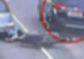 Pemotor Honda Vario Sekarat Ditabrak Lari Mobil Pelat Merah, Polisi Tidak Tinggal Diam