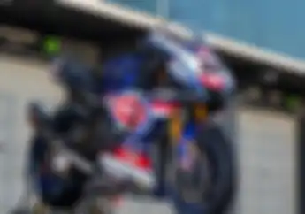 Toprak Razgatlıoglu Sematkan Bendera Indonesia di Motor Yamaha YZF-R1 WSBK Mandalika 2023