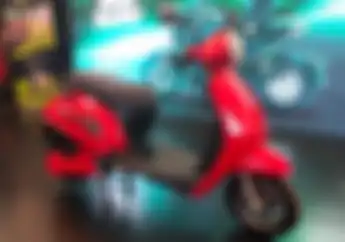Motor Listrik Mirip Vespa Jarak Tempuh Hingga 175 Kilometer Harga Mulai Rp 12 Jutaan