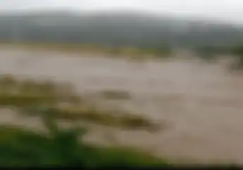 Jalan Longsor Jembatan Putus, Banjir Bandang di Lahat Sampai Bikin Pemotor Takut