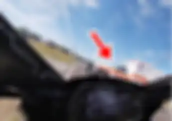 Video Mobil Ambulans Nyebrang Sirkuit Saat Balap, Dua Bikers Jadi Korban