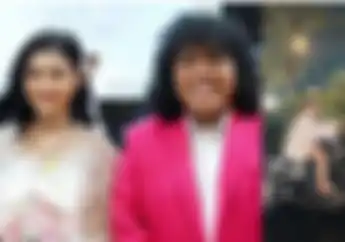 Gaya Istri Marshel Widianto Cesen Eks JKT48 Bareng Motor Benelli Motobi 200 Evo