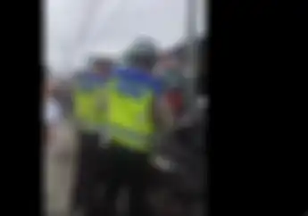 Heboh, Emak-emak di Lubuklinggau Ngamuk Gara-gara Anaknya Ditilang Polisi