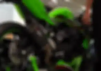 Video Kawasaki Ninja ZX-4RR Ganti Knalpot Racing, Suara ZX-25R Kalah Sangar?
