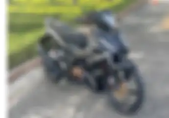 Modifikasi Motor Honda Supra GTR 150, Hitam Sporty Kaki-kaki Menawan