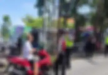 Ramai Bule di Bali Pura-pura Enggak Bisa Bahasa Inggris Agar Tak Ditilang Polisi