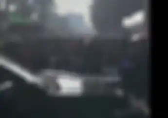 Mencekam, Gerombolan Pemotor Lawan Arus di Kalimalang Diadang Warga Karena Bikin Macet