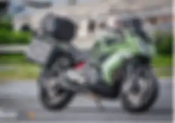 Modifikasi Motor Kawasaki Ninja 650, Pasang Tiga Boks Siap Diajak Touring Mudik Lebaran