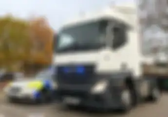 Diam-diam Polisi Pakai Truk Ini Buat Menilang Pemotor, Lebih Efektif?