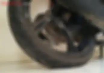 Bikers Wajib Tahu, Ini Lima Penyebab Ban Motor Sering Kurang Angin Atau Kempes Saat Dipakai