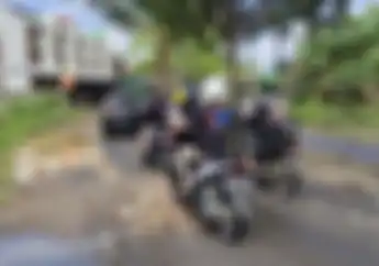 Jalanan di Lampung 10 Km 1 Jam Pakai Motor, Dibiarkan Rusak Bertahun-tahun