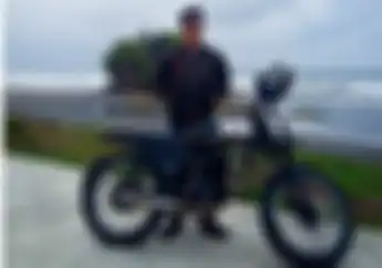 Profil Husein Guru Muda Mundur Dari ASN Akibat Pungli, Doyan Motor Custom