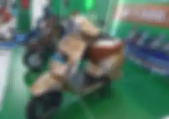 Motor Listrik Ala Vespa Cuma 13 Jutaan Sudah Baterai Tanam