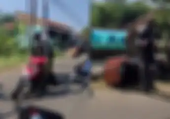 Moge Harley-Davidson Versus Honda BeAT Emak-emak di Majalengka, Moge Sampai Kecebur Got