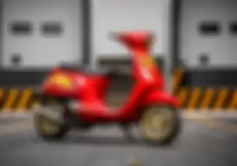 Modifikasi Motor Vespa S 125 Merah Merona Grafis ala Lightning McQueen
