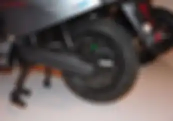Baru Tahu Motor Listrik Bisa Mendadak Rusak Cuma Karena Kena Lubang