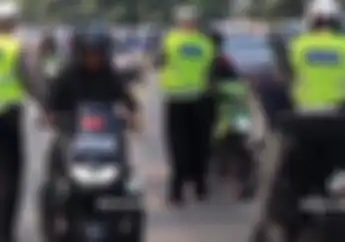 Bebas Tilang Segera Beli Yamaha NMAX Lewat Jalur Busway Diloloskan Polisi Namun Honda BeAT Ditindak
