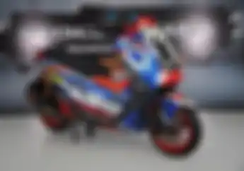 Modifikasi Motor Yamaha NMAX Bertema Helm Arai Nakano, Rem Dan Part Mahal Lain Komplet