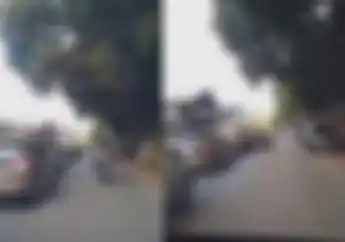 Video Pemotor Jatuh Saat Kawal Ambulans, Terkapar Akibat Aksi Berdiri?