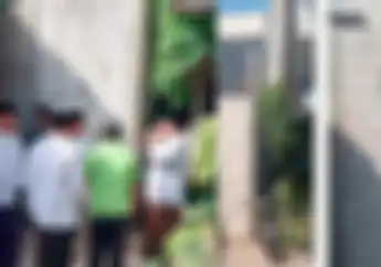 15 Pemotor Blayer Dan Ludahi Rumah Warga Yang Bangun Tembok Di Jalan Raya Daerah Ponorogo