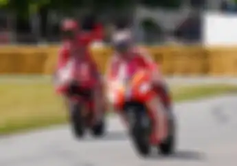 Kejadian Sejarah, Juara Dunia MotoGP Beda Masa Bisa Bareng Di Satu Lintasan, Pakai Motor Angka 1
