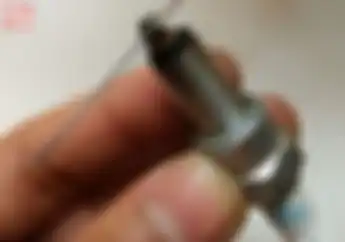 Benarkah Busi Cepat Mati Jika Dicuci Pake Bensin Pihak Pabrikan NGK Beri Penjelasan yang Sebenarnya