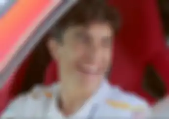 Video Marc Marquez Tersenyum Lagi, Jadi Sopir Mobil Honda Isi Bensin Aneh