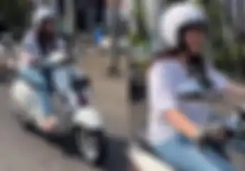 Nathalie Holscher Jalan-jalan Naik Vespa Sprint Modifikasi, Netizen Fokus ke Lepas Hijab