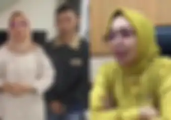 2 Motor Suzuki Parkir di Rumah Ketua DPRD Kota Ambon Elly Toisuta, Viral Setelah Anaknya Aniaya Remaja Sampai Tewas