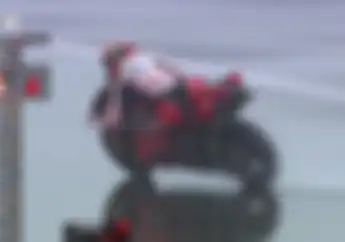 Nyaris Rp 2 Juta Jas Hujan Pembalap di MotoGP Inggris 2023, Apa Kelebihannya?