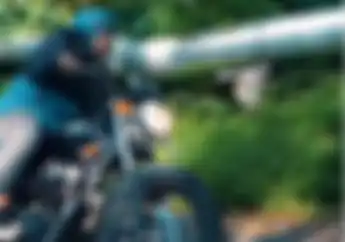 Misteri Yamaha RX-King Membelah Hutan Suara Tak Lazim Motor Serba Hitam Berkelebat