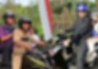 Adu Harga Helm Anies Baswedan Vs Ganjar Pranowo Tebak Mahal Mana Cek Merek dan Tipenya Disini  