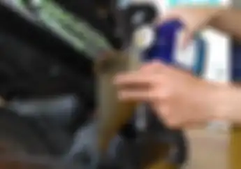 Alasan Wajib Ganti Oli Motor Secara Rutin, Jangan Cuma Tahunya Isi Bensin Doang Bro
