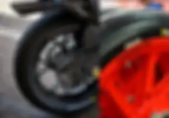 Tidak Penasaran Lagi, Ban Motor MotoGP Itu Pentil Dan Anginnya Apa? 
