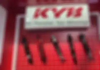 Aksesoris Modifikasi Motor di GIIAS 2023, Diskon Harga Sokbreker KYB Plus Gratis Toolkit