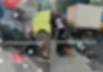 7 Motor Lawan Arah Ditabrak Truk di Lenteng Agung, Pengakuan Sopir Bikin Heran