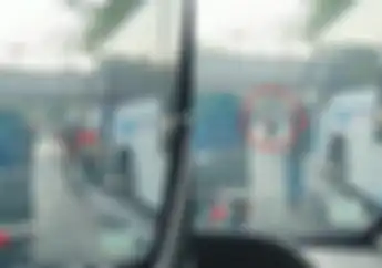 Video Pemotor Terjepit Bus Transjakarta di Jakarta, Maksa Keluar Busway Dikejar Sopir