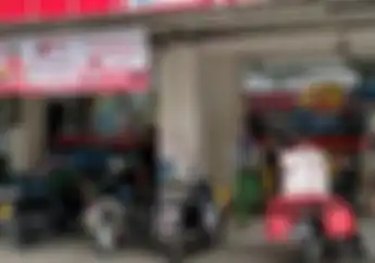 Tukang Parkir Liar Masih Banyak yang Beroperasi di Minimarket Dihimbau Tidak Minta Uang Paksa ke Pengendara