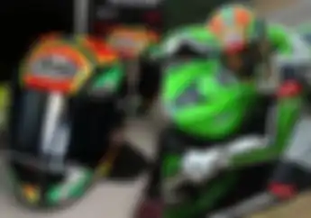 Video Biker Temukan Helm Arai di Tong Sampah, Ternyata Punya Pembalap Malaysia